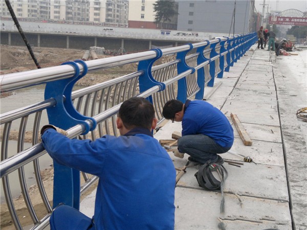 大渡口不锈钢桥梁护栏除锈维护的重要性及其方法
